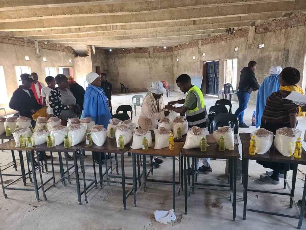 Volunteers packing food parcels